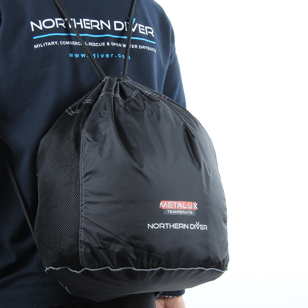 Supplied with a black, mesh-panelled, drawstring carry bag (complete with Northern Diver and Metalux logos)