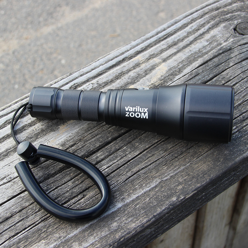 varilux-zoom-with-lanyard-on-table